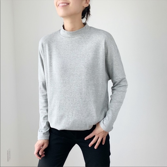 COLOR CONTRAST MOCK NECK DOLMAN TOP - Picture 3 of 4